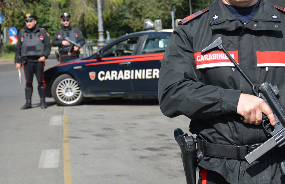 Inseguimento a Ercolano, carabinieri bucano le ruote dello scooter di Tarantino e lo arrestano