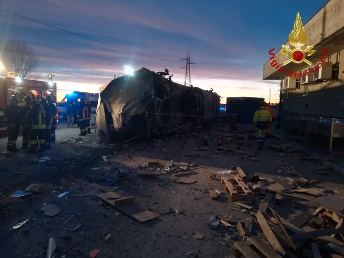 Deraglia treno Milano Salerno: 2 morti e 30 feriti. Il prefetto: “Poteva essere una carneficina”