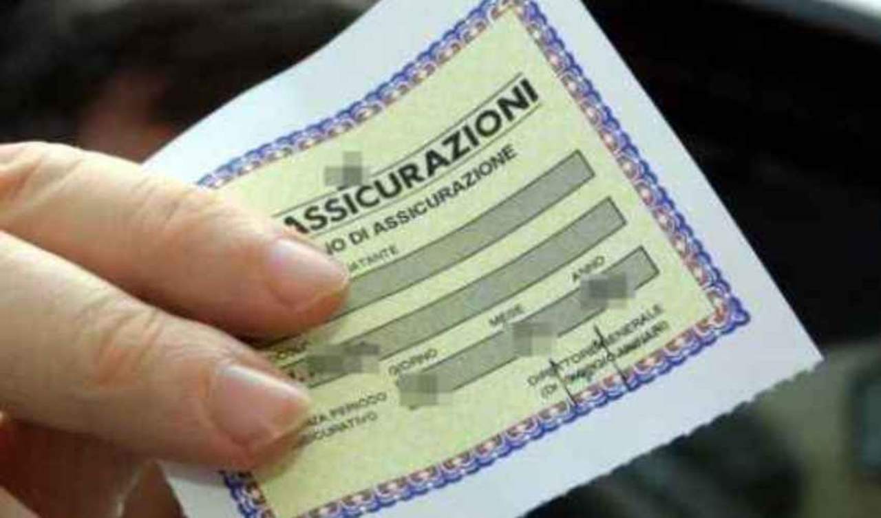 Auto e Moto cambia tutto: Multe, Revisione, bollo, Assicurazione e Documento di circolazione. Ecco tutte le novità in 10 punti
