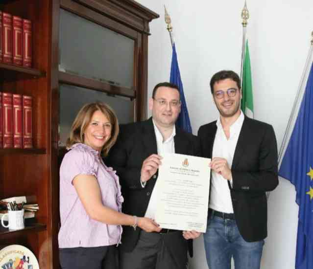 Palma Campania spaccata, sindaco in Fratelli d’Italia e assessore candidato alle regionali con De Luca
