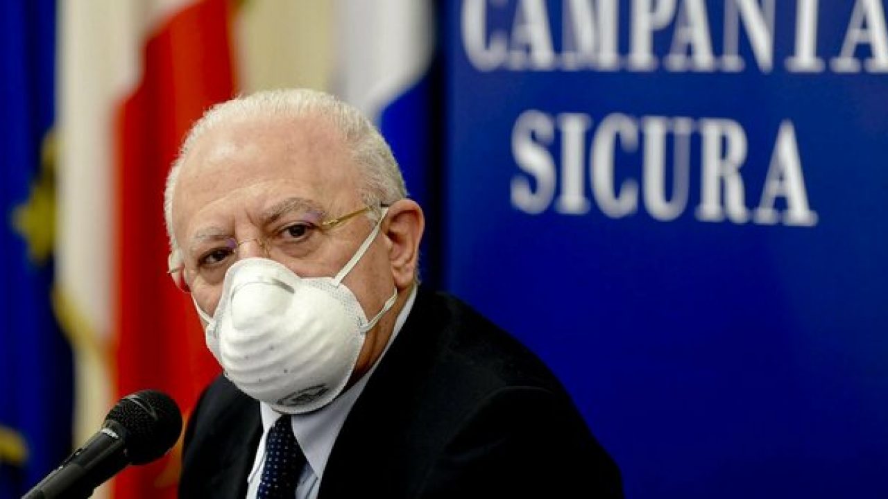 Coprifuoco nei week end di Ottobre: “Halloween è un monumento all’imbecillità”