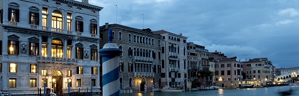 Giallo a Venezia, precipita dal quinto piano di un Hotel a 5 stelle