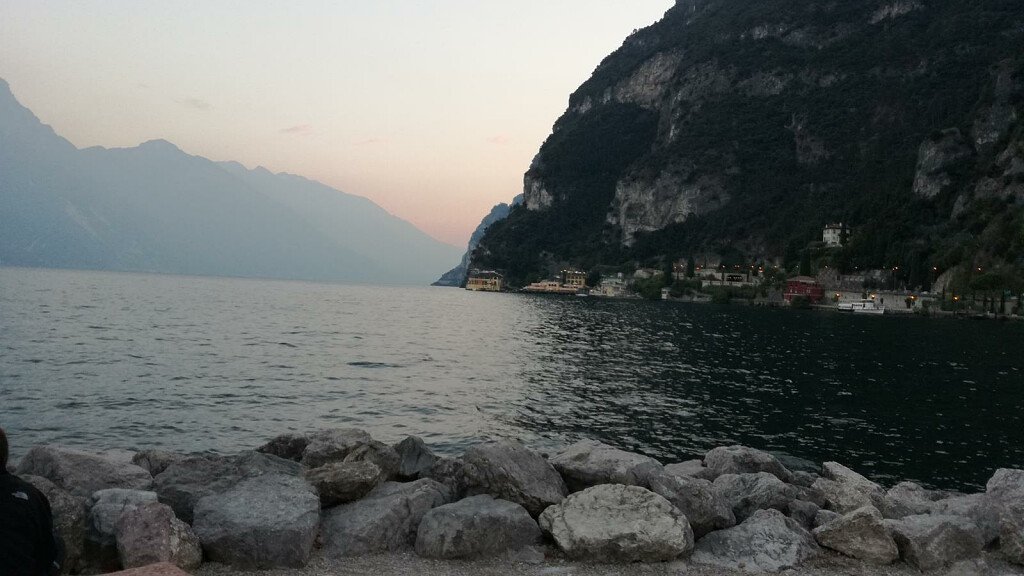 Giallo sul Garda: trovato il cadavere di un uomo. Si cerca anche il corpo di una donna