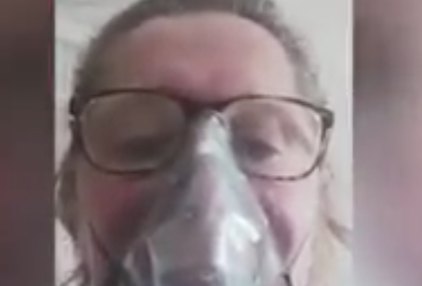 No vax si pente manda un video dall’ospedale: “Vaccinatevi, vi prego”