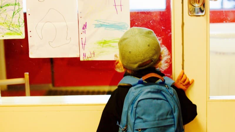 Mistero a Lecce, uomo entra a scuola e cerca di rapire bambino