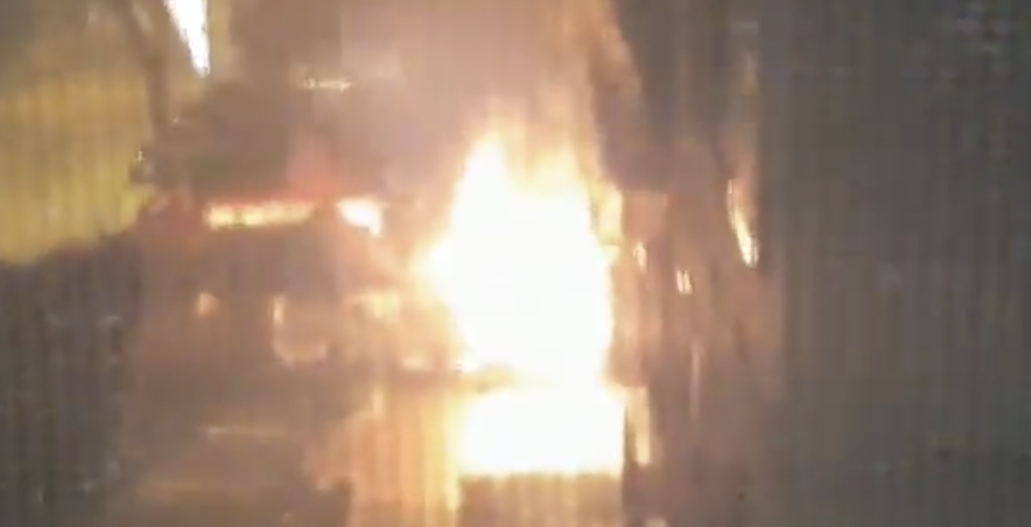 Notte di paura a San Giorgio a Cremano, in fiamme ristorante. Video