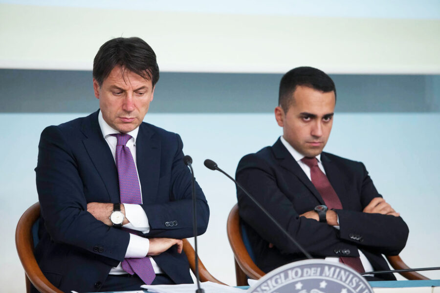 Conte “bullizza” Di Maio: in tv solo i fedelissimi dell’ex premier. Cancellati i filo-draghiani