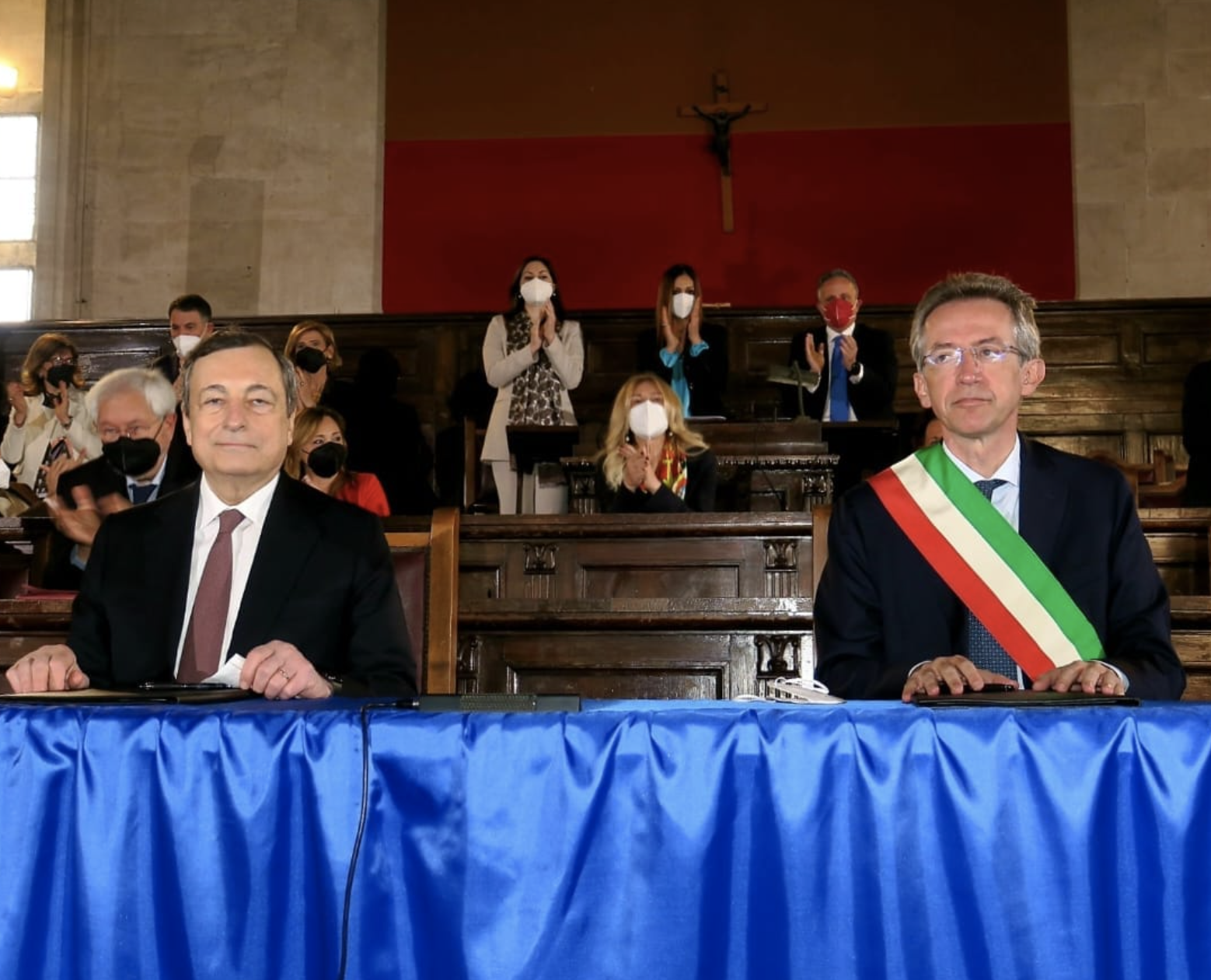 Bye bye terzo mandato: il patto Draghi-Manfredi spegne il sogno deluchiano