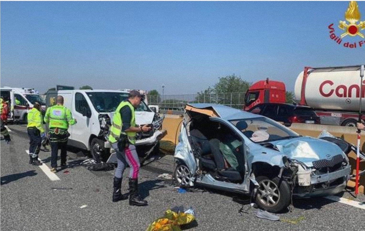 Scontro auto-furgone, incidente fa strage sull’A4: 4 morti e 2 feriti gravi