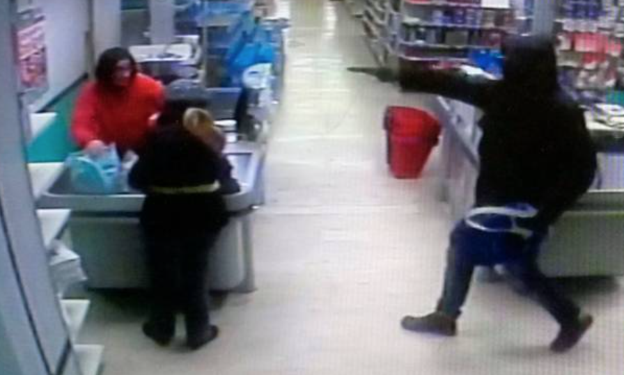 Rapina a mano armata in un supermercato del Vomero