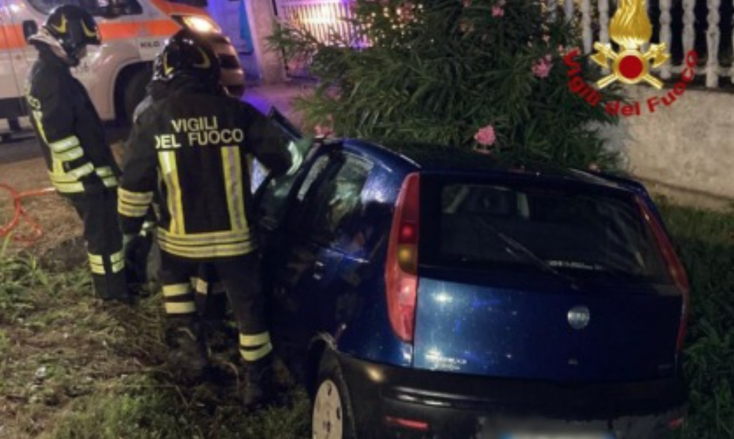 Finisce con l’auto in un fossato e si schianta contro un muretto, 27enne perde la vita nel Padovano
