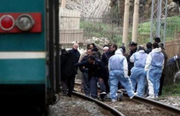 Trovato cadavere sui binari della metro a Napoli