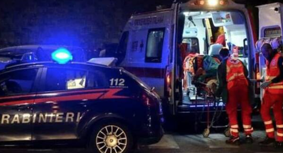 Accoltella due carabinieri