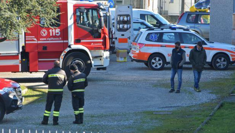 Artigiano precipita nel vuoto a Milano