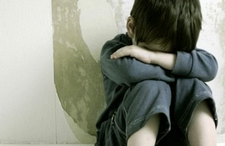 Bimbo maltrattato in casa