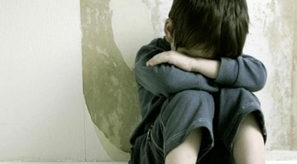 Bimbo maltrattato in casa