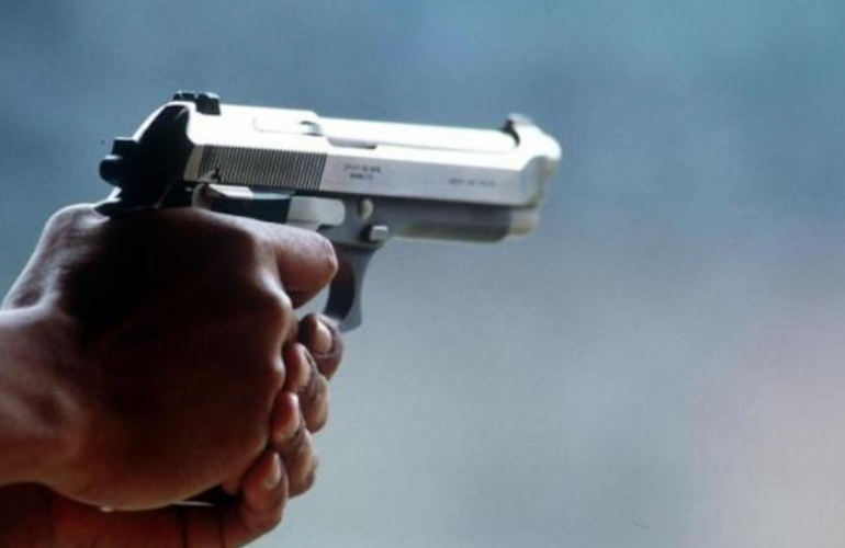 Ferito a colpi d'arma da fuoco per una rapina