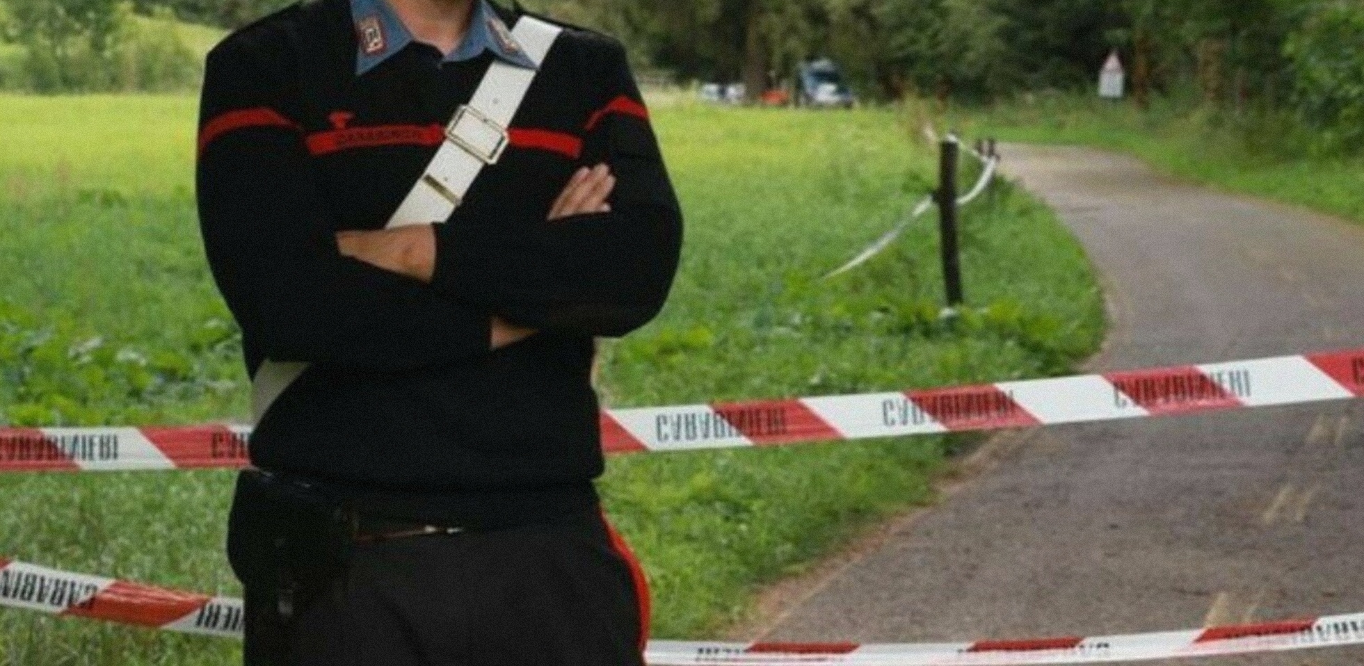 Donna trovata senza vita e in un lago di sangue: “È salita a bordo di un’auto bianca”