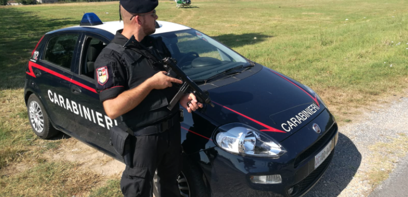 Cimitile, carabinieri “domano” un incendio al rione Gescal