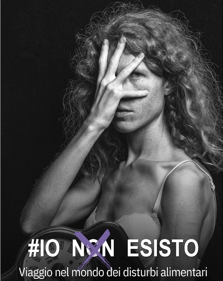 IOnonESISTO, il progetto fotografico sui disturbi alimentari in mostra a Napoli