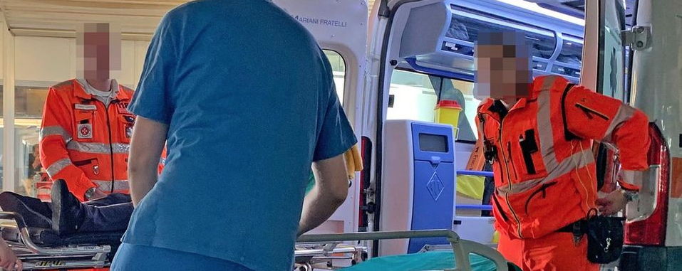 Tassista accoltellato a Napoli dopo una lite