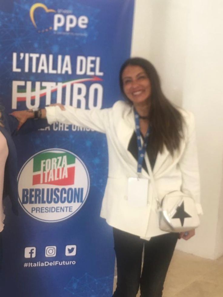 Forza Italia, Antonia Ruggiero (con la benedizione del cavaliere) pronta alla sfida nel collegio di Avellino: “E’ il profilo ideale”