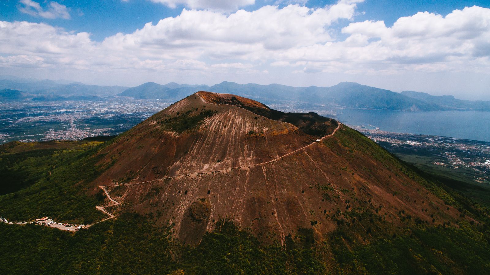 Vesuvio, sciame sismico nella notte: 27 scosse