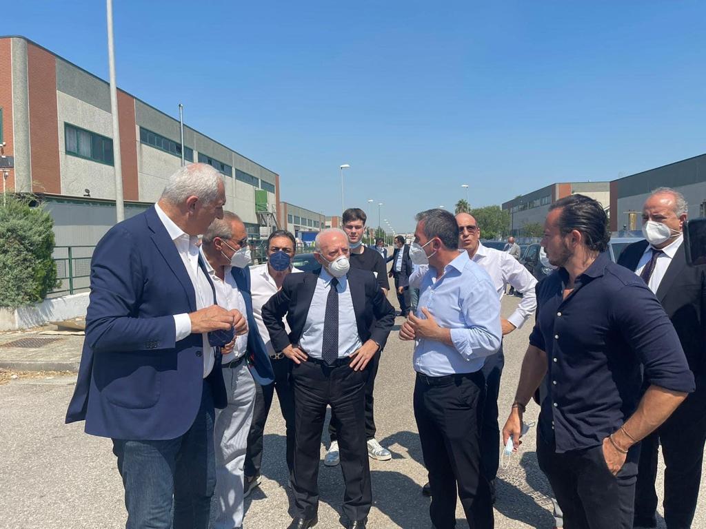 De luca fa causa alla Regione Campania e perde. Santa lucia condannata anche alle spese legali. Il paradosso dello sceriffo