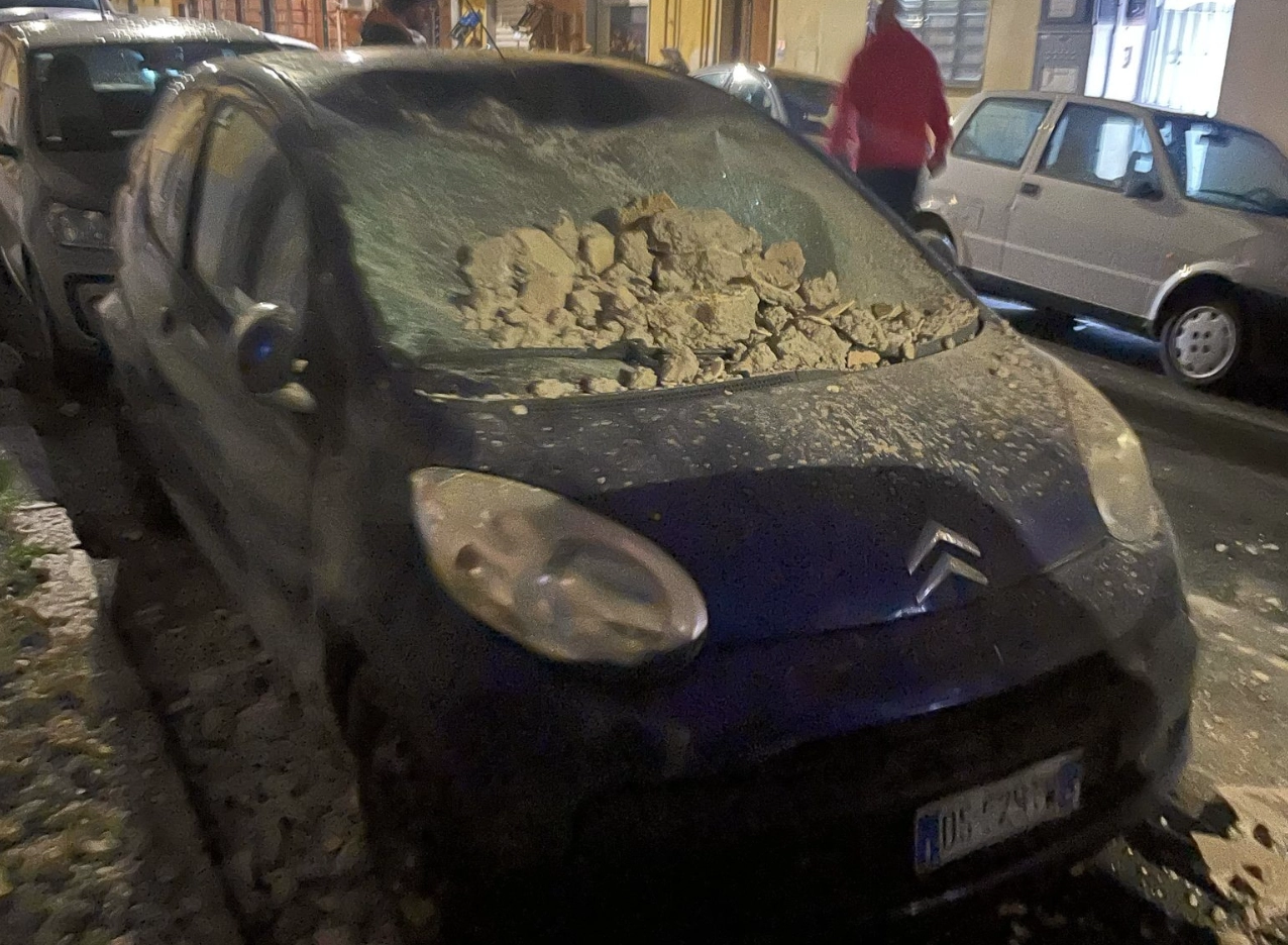 Notte di paura a Napoli, terremoto di 4.4: 11 feriti