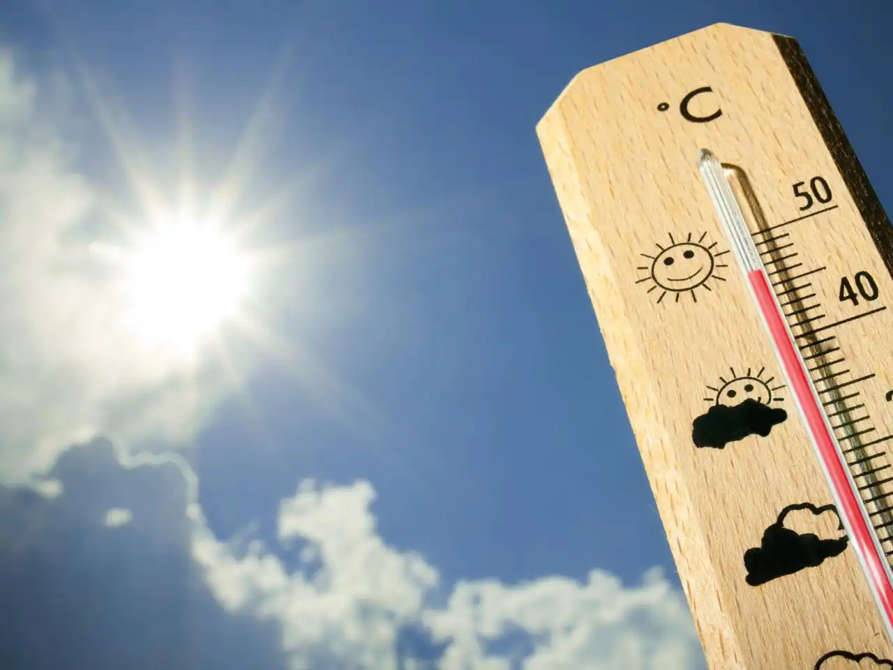 Meteo Immacolata: l’Inverno sparisce, arriva un Anticiclone “Monstre”. Caldo anomalo e allarme Smog
