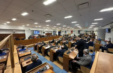 L'aula del Consiglio Regionale della Campania con un focus sui banchi della maggioranza.