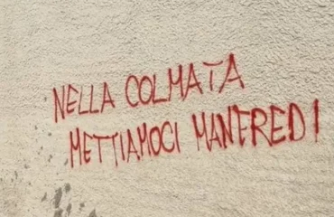 La scritta comparsa a Bagnoli