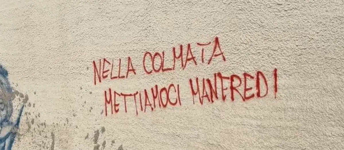 La scritta comparsa a Bagnoli