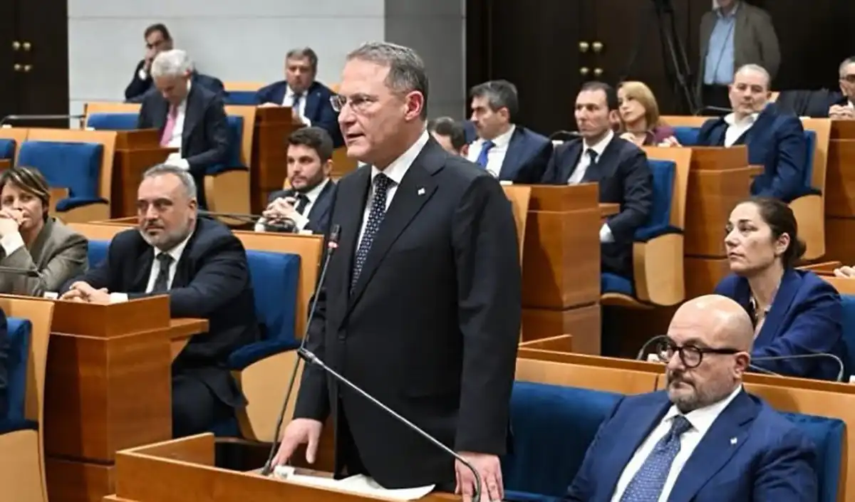 Ultima seduta consiglio regionale dimissioni Cirielli